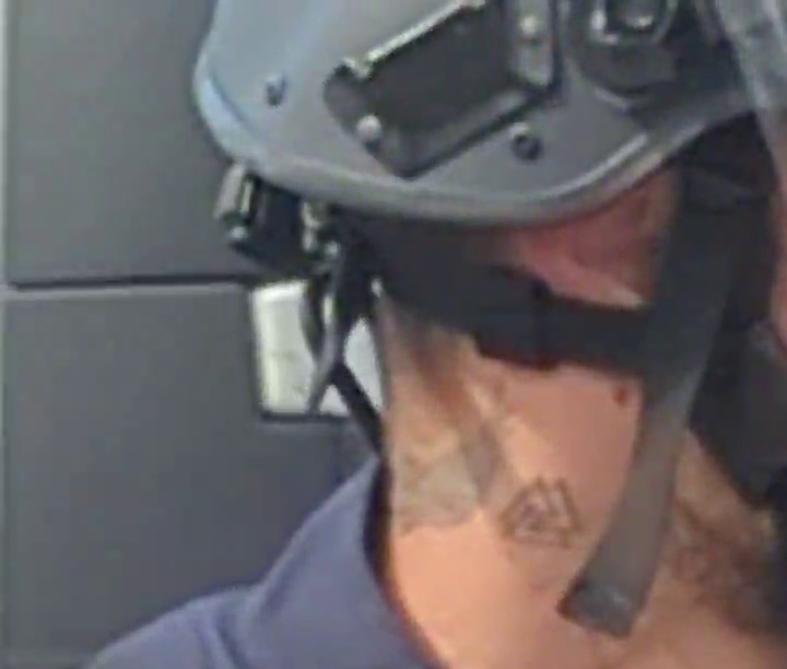 REPRESSION EUROLINKS : UN POLICIER ARBORE UN TATOUAGE NEO-NAZI